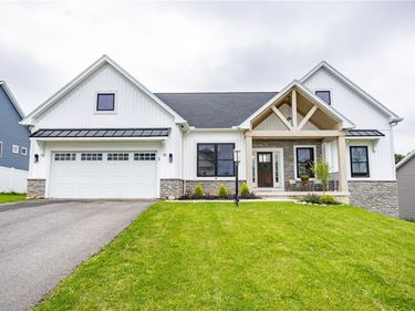 3 Black Wood Circle, Pittsford, NY 14534