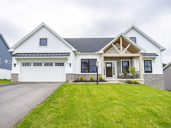 3 Black Wood Circle, Pittsford, NY 14534