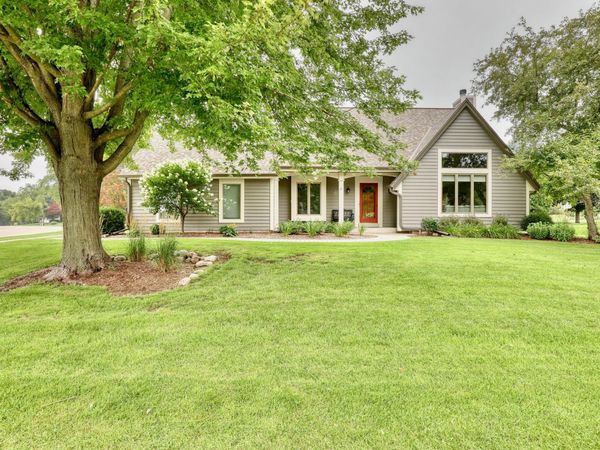 W241N5923 Goldencrest Ct, Sussex, WI 53089