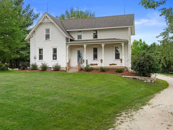 N4W22625 Bluemound Rd, Pewaukee, WI 53186