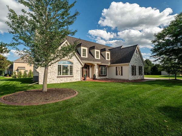 13620 W Eagle Trce, New Berlin, WI 53151