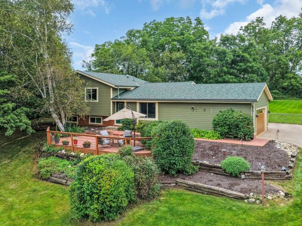 W242S7070 Cameron Dr, Vernon, WI 53189