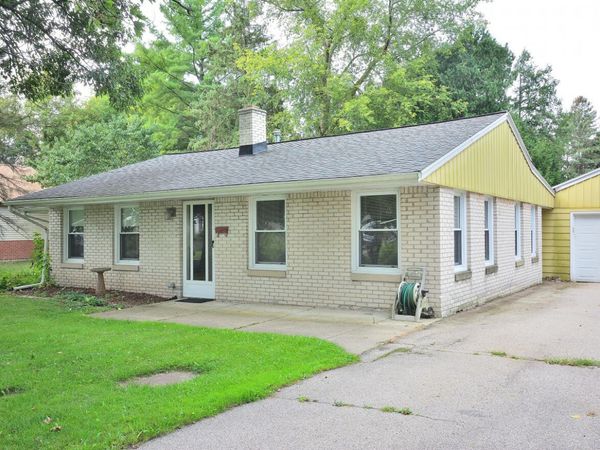 2415 N 3rd Ln, Summit, WI 53066