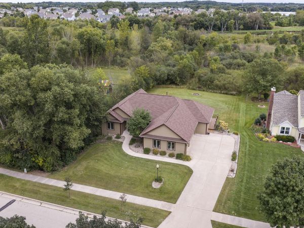1326 Two Rivers Ct, Mukwonago, WI 53149