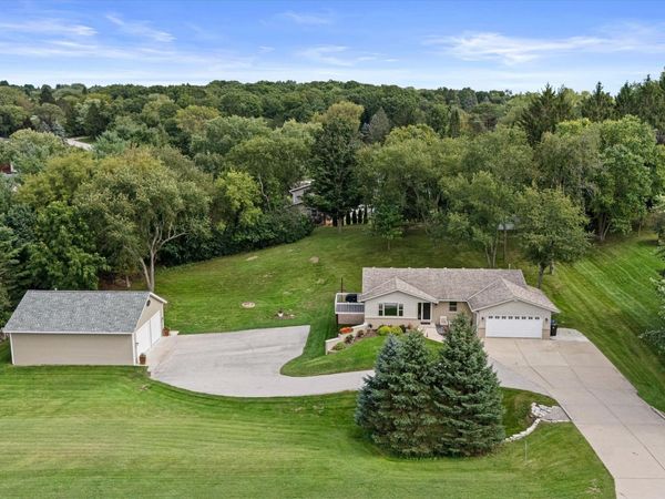 W255S6620 Oakdale Dr, Vernon, WI 53189