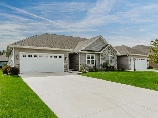 5235 Briarwood Cir, Unit 28, Caledonia, WI 53402