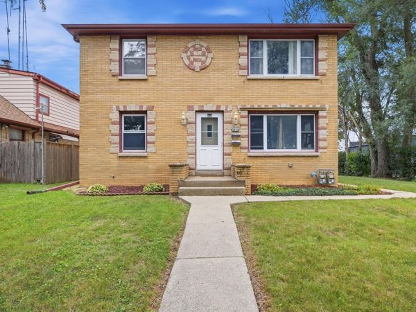 3056 S 93rd St, Unit 3060, West Allis, WI 53227