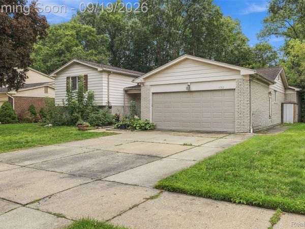 1192 Nicklaus Drive, Troy, Mi 48085