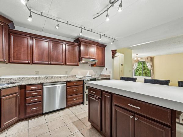2445 Londin Lane E, Unit 202, Maplewood, MN 55119