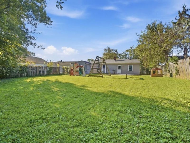 1062 Garnoa Drive, Springfield Township, OH 45231 Photo 32