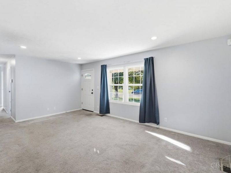 1062 Garnoa Drive, Springfield Township, OH 45231 Photo 9