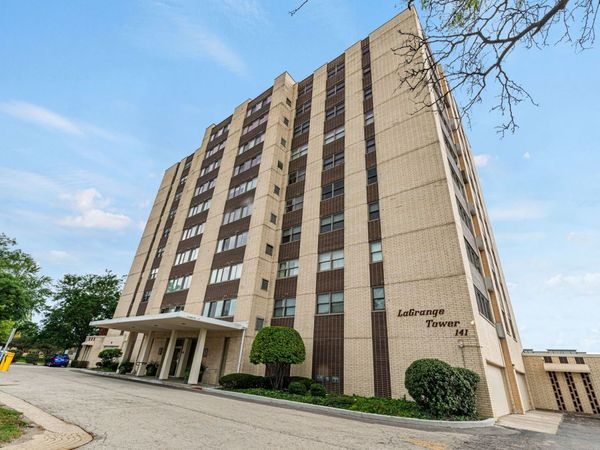 141 N La Grange Road , Unit 302, La Grange, IL 60525
