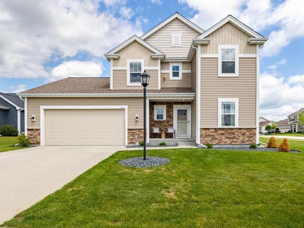 1298 Juniper LANE, Oconomowoc, WI 53066