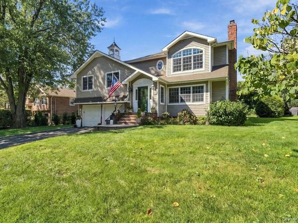 4 Bayview Circle, Manhasset, NY 11030