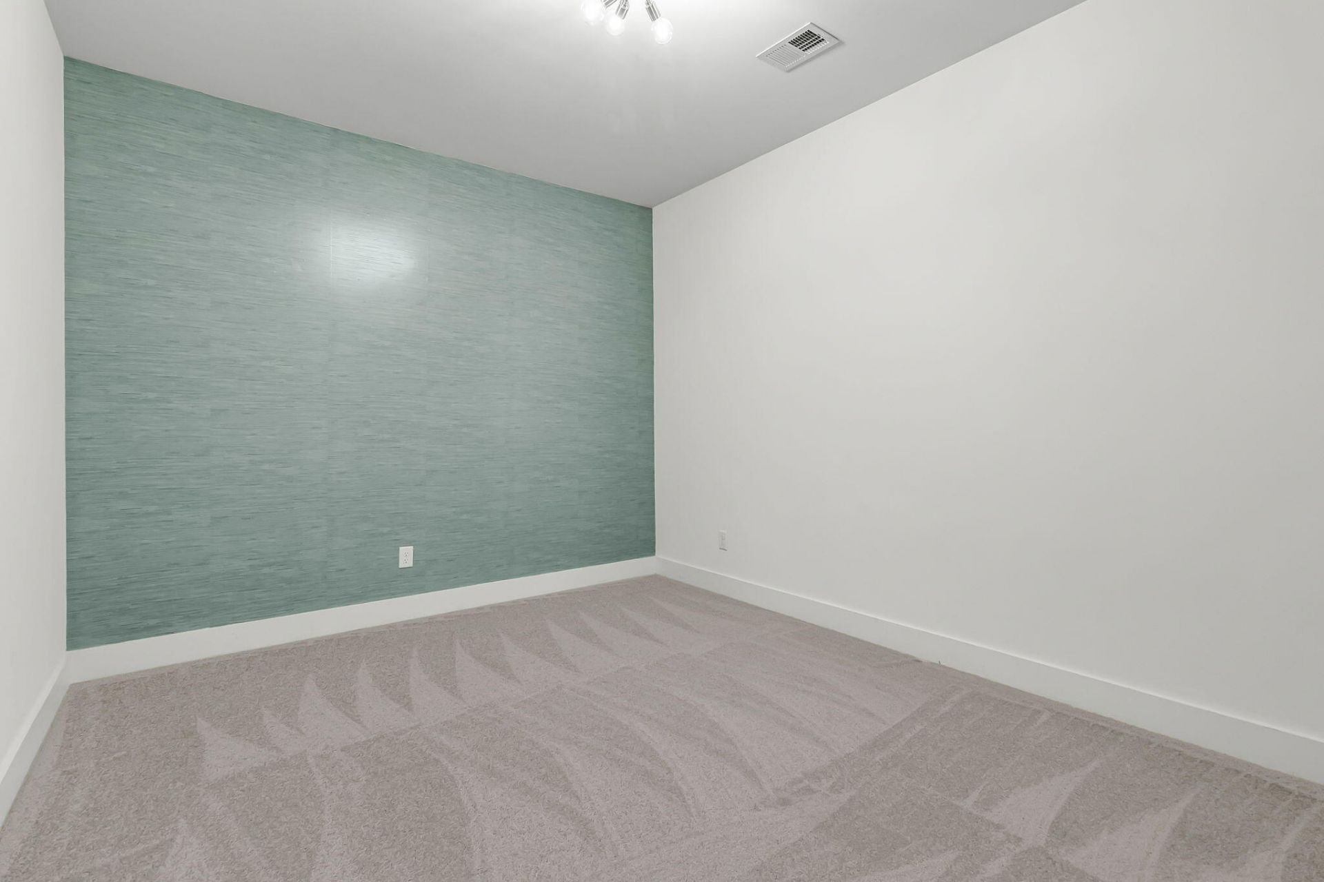229 Ribbon Road Photo 32