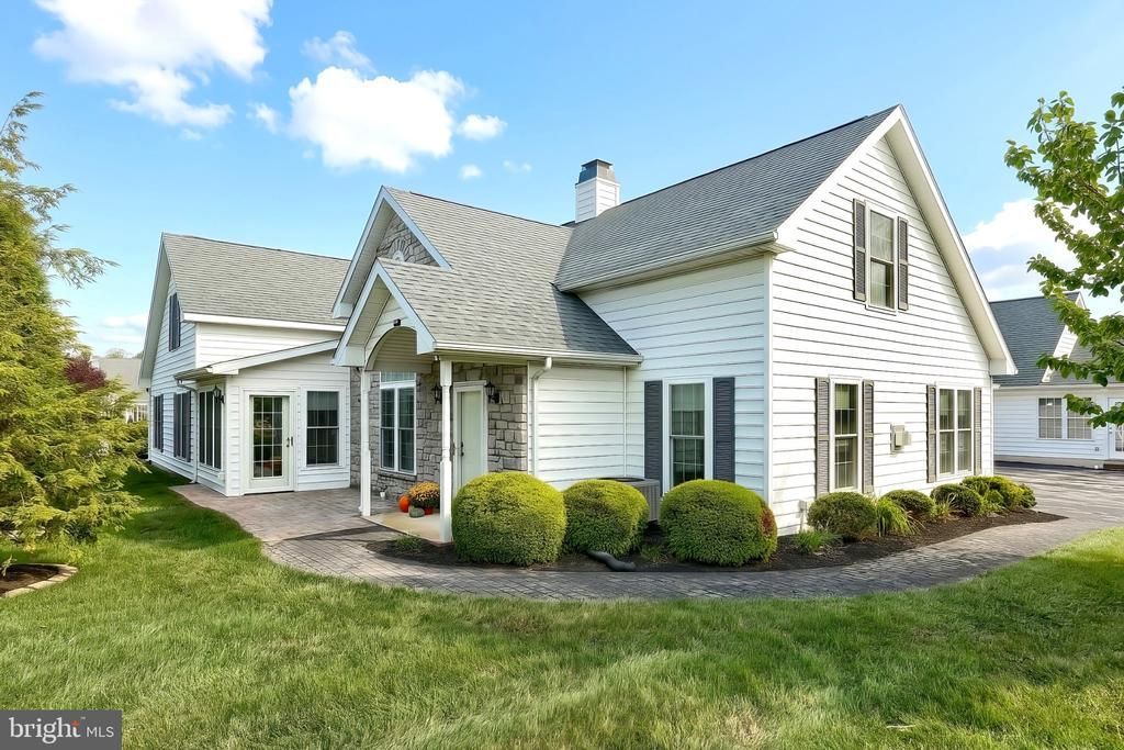 2176 BAYBERRY LANE, YORK, PA 17403