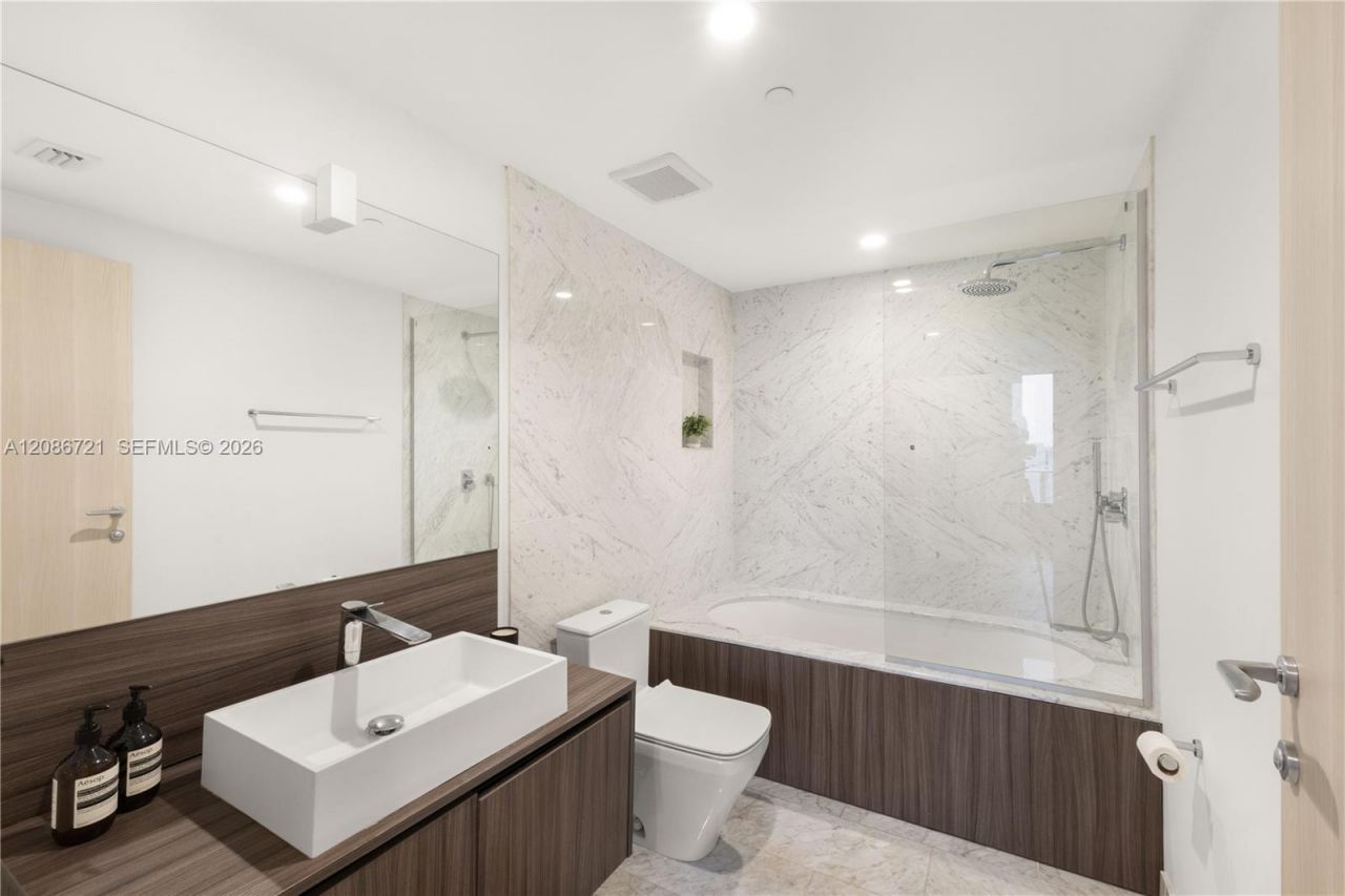 1000 Brickell Plaza, Unit 2704, Miami, FL 33131 Photo