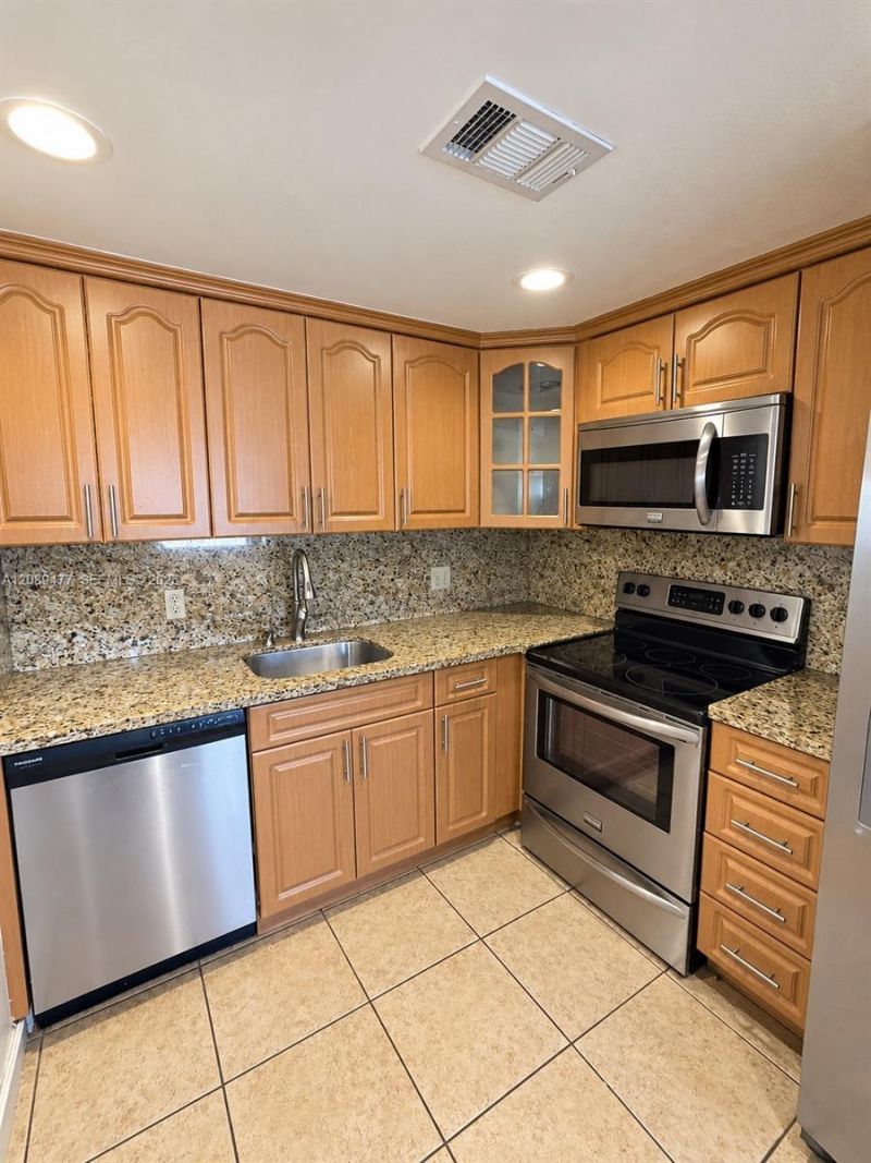 300 SW 134th Way , Unit 105E, Pembroke Pines, FL 33027 Photo