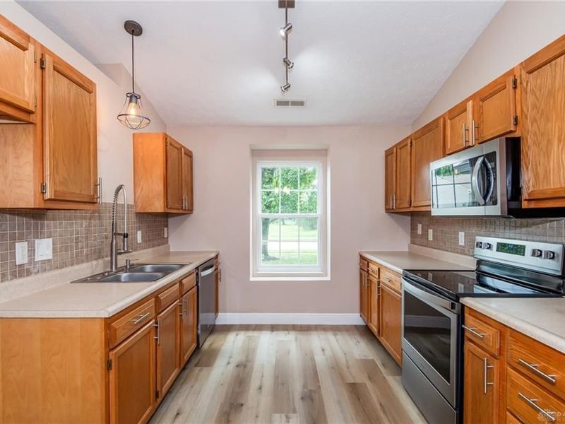4071 Vitek Drive, Huber Heights, OH 45424 Photo 5