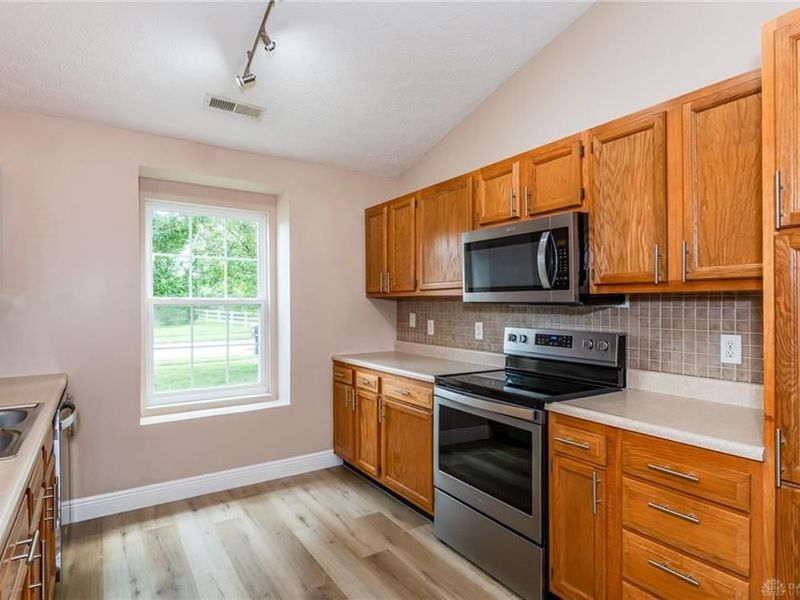 4071 Vitek Drive, Huber Heights, OH 45424 Photo 6