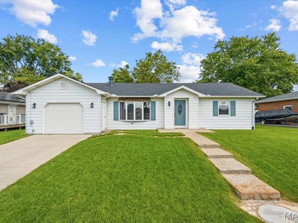 157 Munzert Drive , Glen Carbon, IL 62034