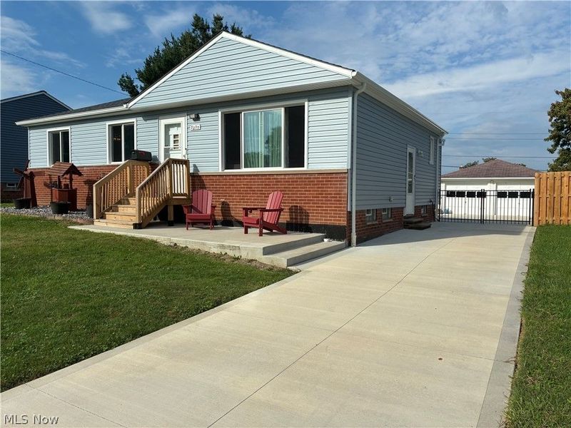 7270 Glenn Oval Drive, Parma, OH 44130 Photo 3