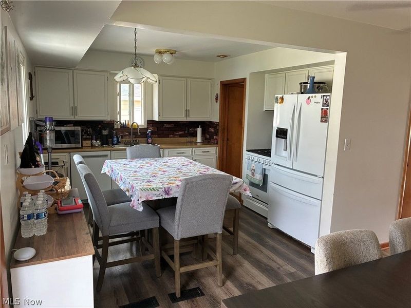 7270 Glenn Oval Drive, Parma, OH 44130 Photo 6