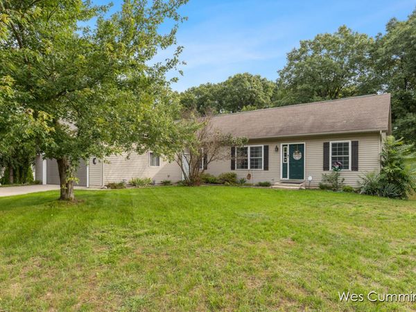 469 Country Meadows Drive NE, Comstock Park, MI 49321