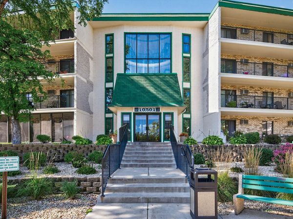 10501 Cedar Lake Road, Unit 318, Minnetonka, MN 55305