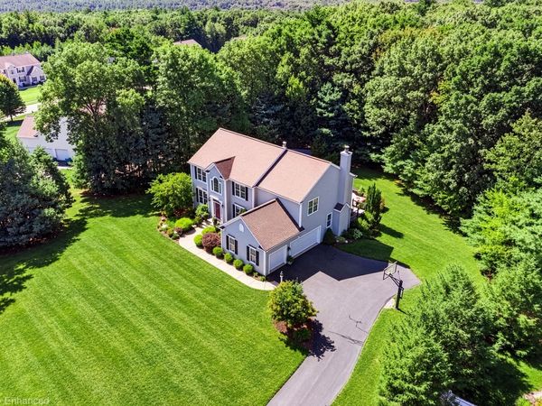 32 Howarth Dr, Upton, MA 01568