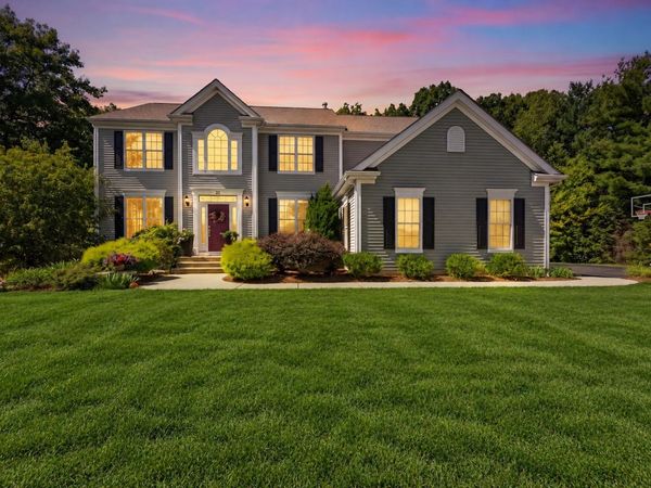 32 Howarth Dr, Upton, MA 01568