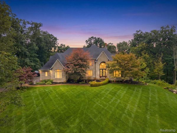 1400 Valleycrest Court, Milford Township, Mi 48381
