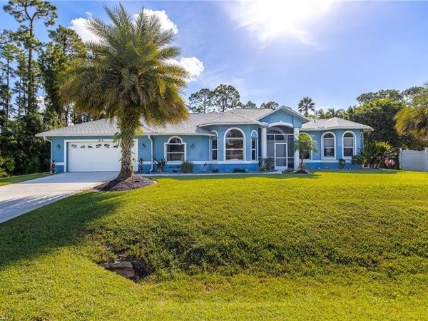 812 McArthur AVE, LEHIGH ACRES, FL 33936