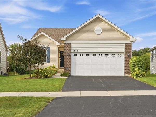 1812 Alta Drive , Volo, IL 60020