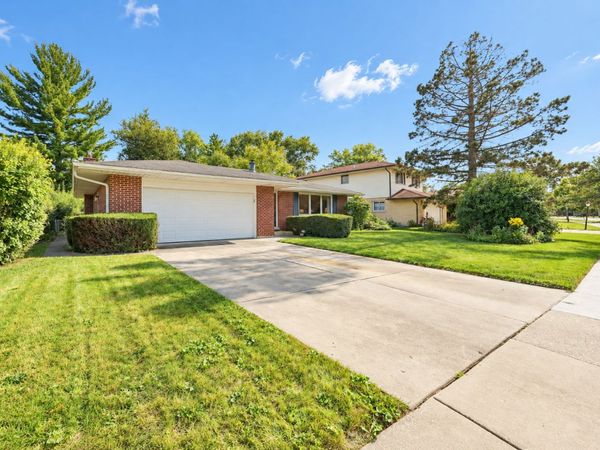 1723 E Maya Lane , Mount Prospect, IL 60056