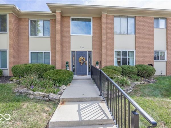 541 W Hunters Drive, Unit C, Carmel, IN 46032