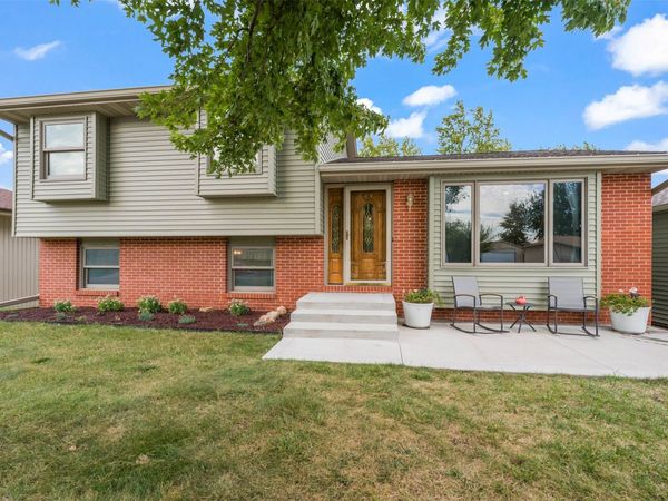 806 Hickory Drive, Huxley, IA 50124