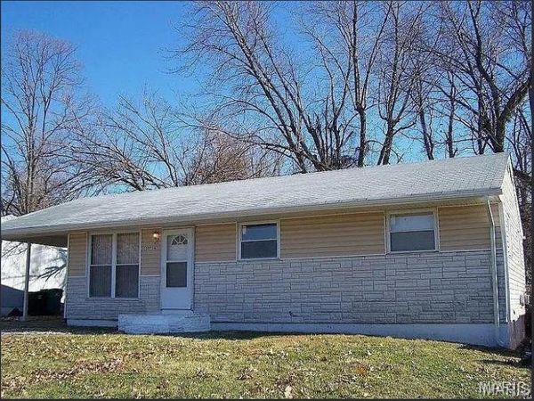 10514 Spring Garden Drive , St Louis, MO 63137