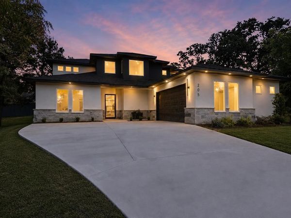 205 Familia Court, Azle, TX 76020