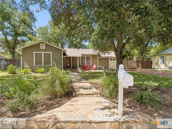351 E North Street , New Braunfels, TX 78130