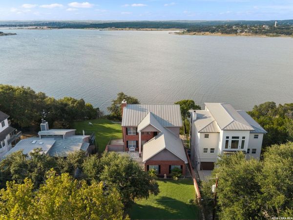 1870 Stagecoach Dr, Canyon Lake, TX 78133