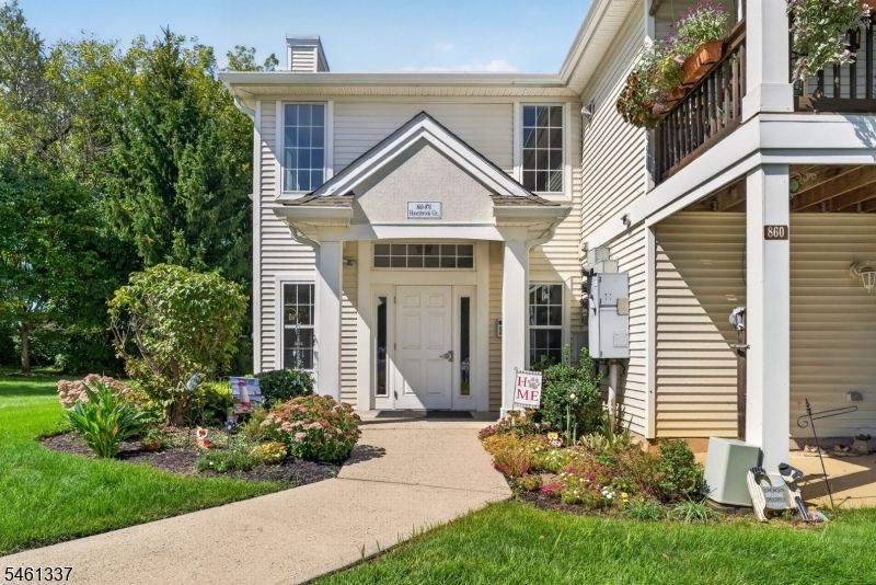 864 Honeybrook Cir, Lopatcong, NJ 08886 Main Photo