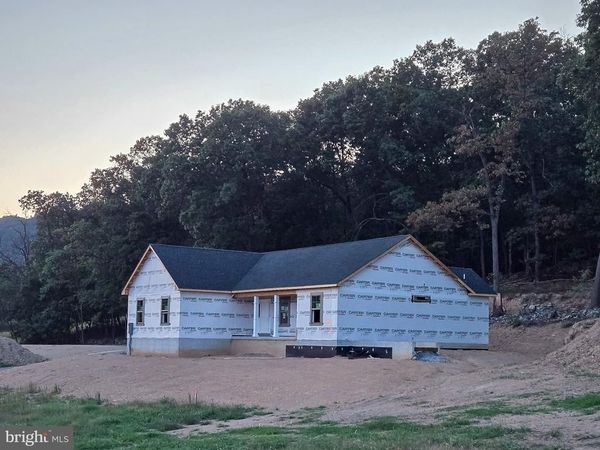1091 LOOP ROAD, GERRARDSTOWN, WV 25420