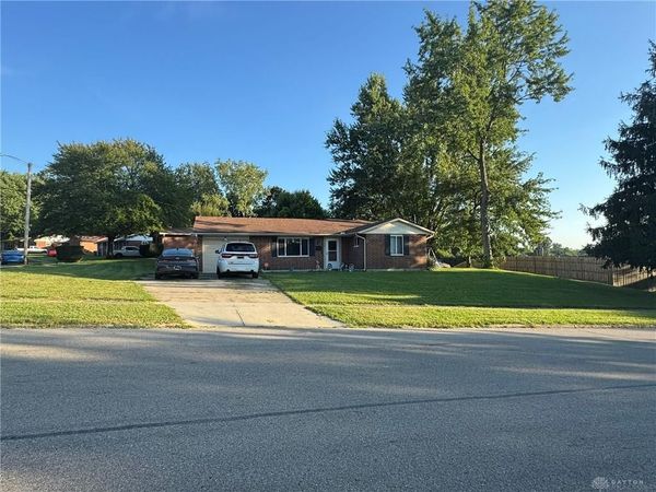 1305 Saratoga Drive, Troy, OH 45373