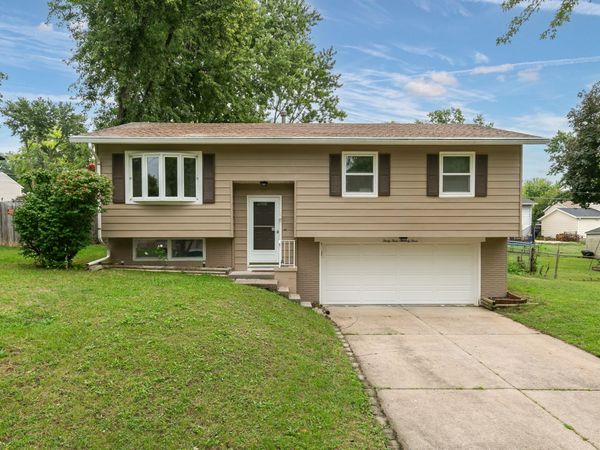 3373 29th Street , Bettendorf, IA 52722