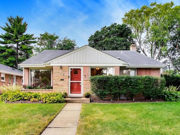 108 S Mount Prospect Road , Mount Prospect, IL 60056