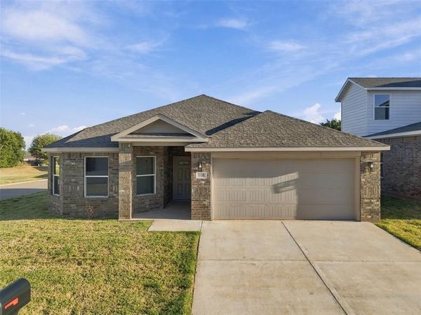 807 Chateau Court, Kingfisher, OK 73750