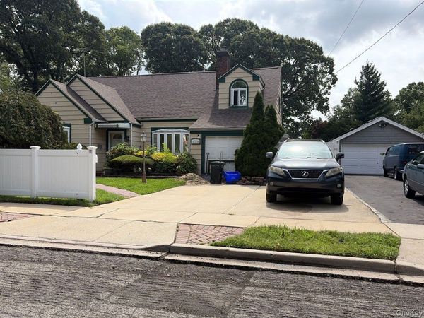 620 Grant Avenue , Baldwin, NY 11510