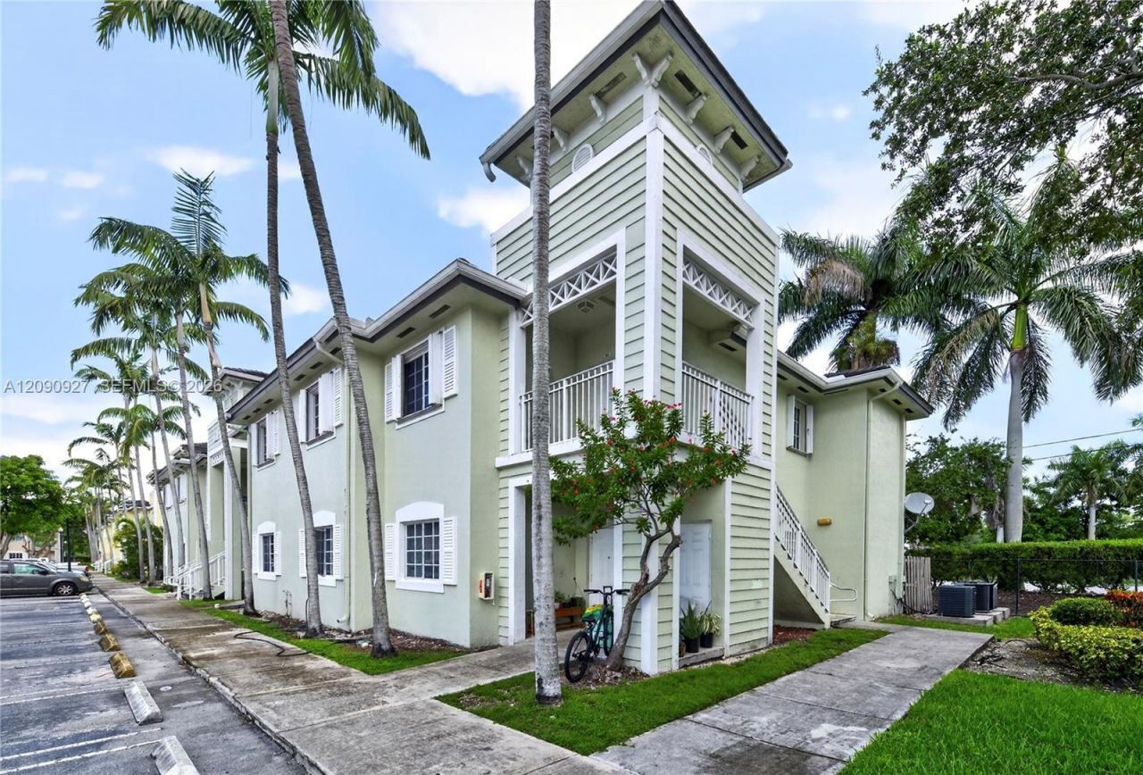 359 NE 27th Ter, Unit 204, Homestead, FL 33033 Main Photo