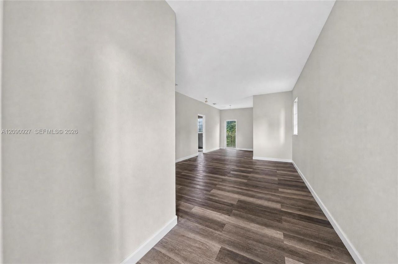 359 NE 27th Ter, Unit 204, Homestead, FL 33033 Photo